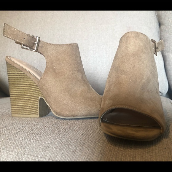 Tan suede wedges size 7 - Picture 3 of 5